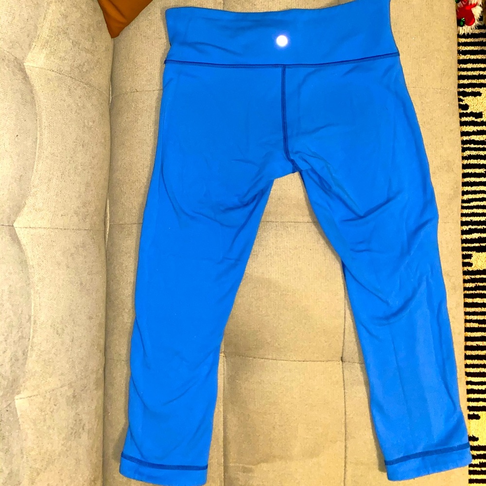 Lululemon reversible crops size 6